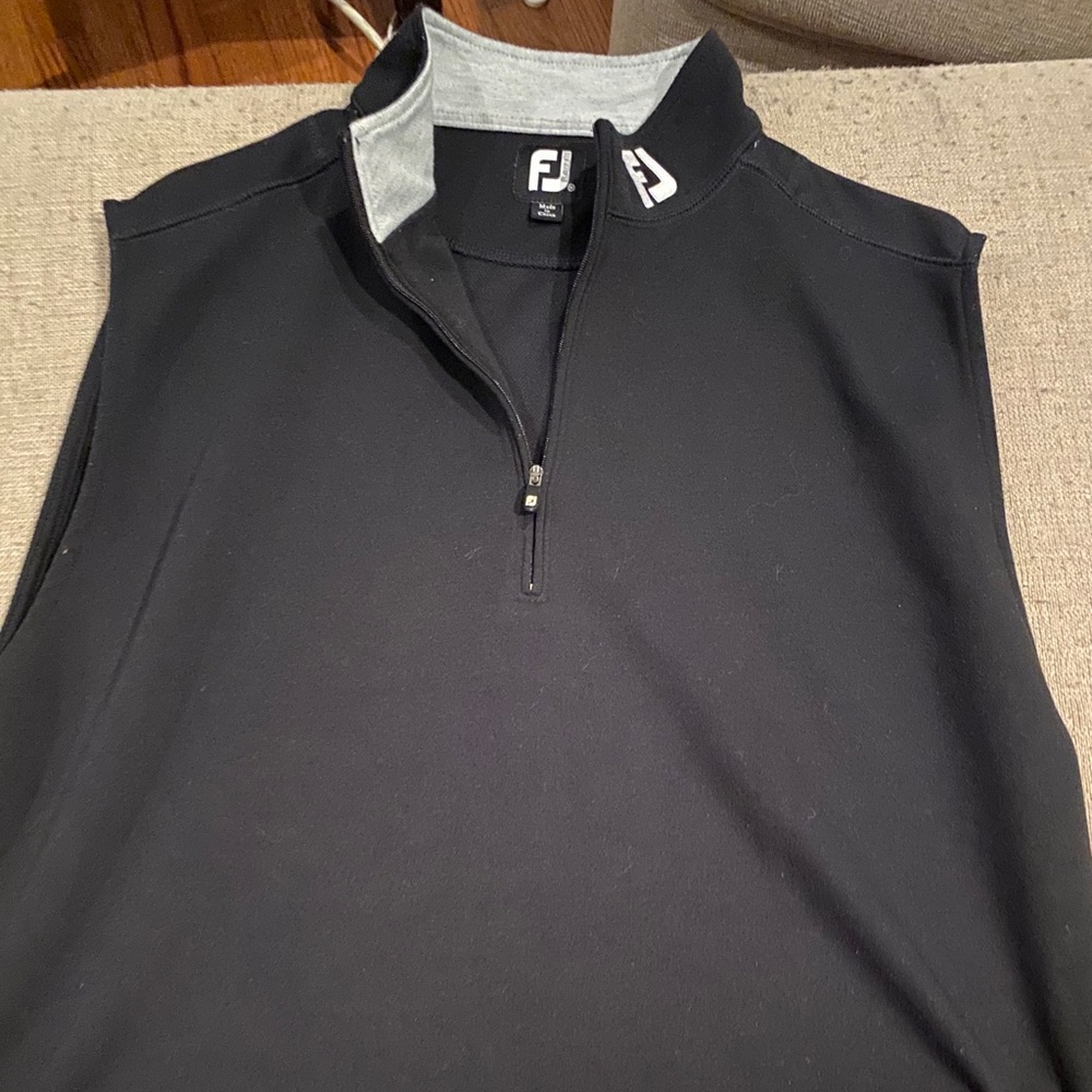 Men’s black footjoy vest